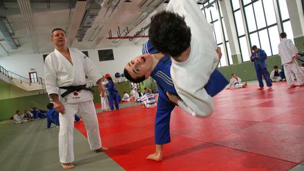 Auch Judo gehört zum Sportunterricht.