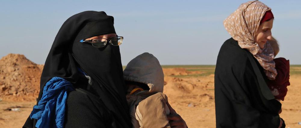 Mehrere Dutzend IS-Anhänger mit deutschem Pass, darunter viele Frauen und Kinder, sind noch in Syrien inhaftiert.
