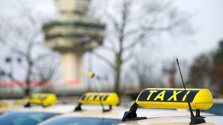 Taxis am Flughafen Tegel.