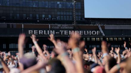 Wenige Tage nach dem Tempelhof Sounds Festival findet am Sonnabend auf dem ehemaligen Flughafengelände der Auftakt zum Kultursommerfestival statt – mit Musik, Drinks und Light Show.