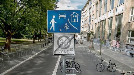Eine temporäre Spielstraße ist in der Straßenverkehrsordnung nicht vorgesehen, deshalb muss jedesmal eine Veranstaltung angemeldet und genehmigt werden.