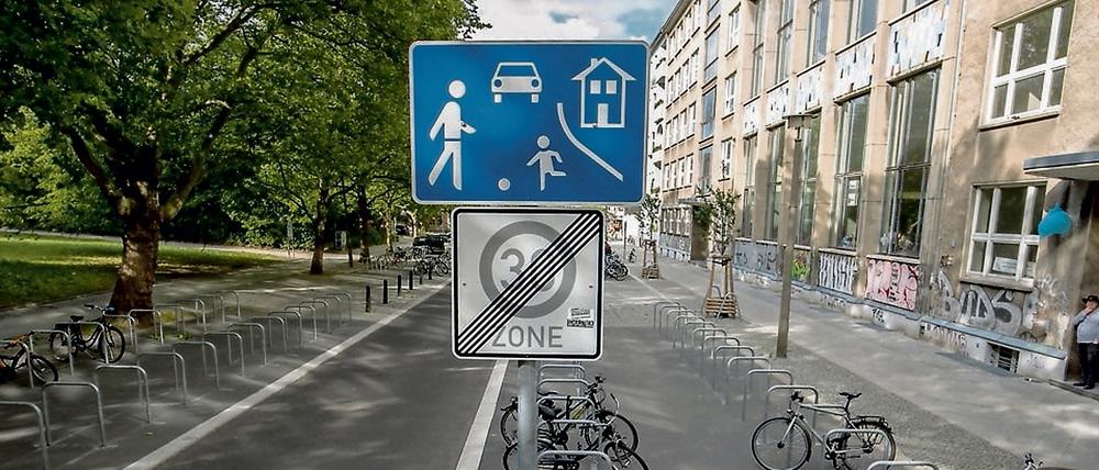 Eine temporäre Spielstraße ist in der Straßenverkehrsordnung nicht vorgesehen, deshalb muss jedesmal eine Veranstaltung angemeldet und genehmigt werden.