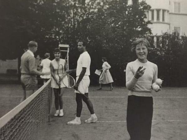 Alte Zeiten. Auf der Tennisanlage konnte jeder spielen, feste Mitgliedschaften gab es nicht.