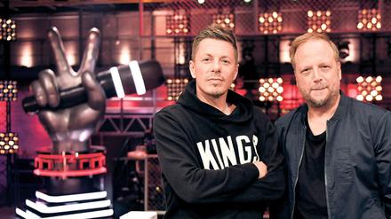 Die Musiker der Band die „Fantastischen Vier“ Michael „Michi“ Beck (l) und Smudo als Jurymitglieder der sechsten Staffel der Musik-Show «The Voice of Germany».