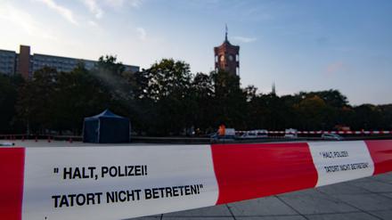 Am Morgen des 8. Oktober 2021 wurde die Leiche eines 27-jährigen Mannes auf dem Alexanderplatz gefunden.