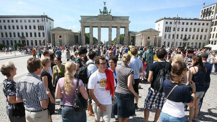 Millionenfach strömen Touristen im Sommer nach Berlin. Die Hotelbranche freut's, sie wächst mit den Besucherzahlen.