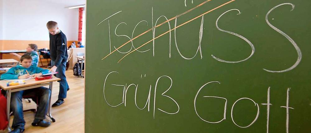 Nix mit Tschüss. An einer Schule in Passau heißt es ab sofort "Grüß Gott".