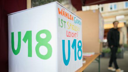 In insgesamt 400 U18-Wahllokalen kann in ganz Berlin abgestimmt werden, sie sind in Schulen, Freizeitstätten und Jugendzentren eingerichtet.
