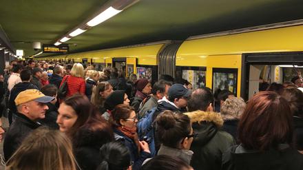 Am Bahnhof Lichtenberg kamen die Fahrgäste gar nicht in die U5.