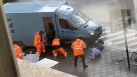 Vier Männer in orangenen Anzügen haben den Geldtransporter am Freitag überfallen.