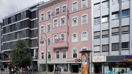 Erotik am Boulevard. In dieses rosa Geschäftshaus an der Tauentzienstraße 4 sollen noch in diesem Jahr das Museum von Beate Uhse und ein Sexshop einziehen.