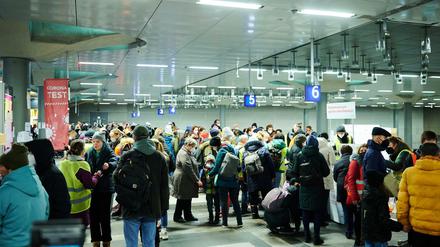 Tausende Geflüchtete kommen derzeit täglich am Berliner Hauptbahnhof an.