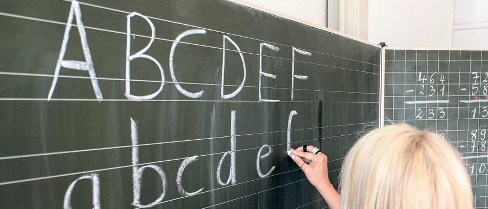 Lehrer werden derzeit in Berlin nicht mehr verbeamtet. Doch das könnte sich bald wieder ändern.