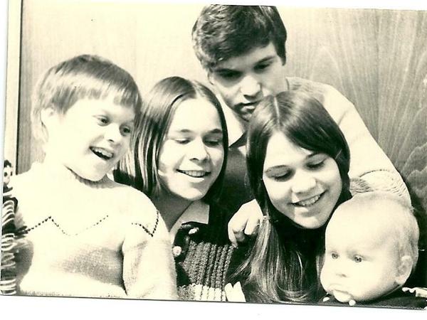 Quintett in Ost-Berlin, 1970: Die fünf Kinder von Herbert Urzendowsky und seiner Frau Ursula. Von links nach rechts: Jeannette, Marianne, Wolfgang, Petra und Susanne. 