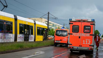 Am 25. Mai starb in Hellersdorf ein 19-Jähriger, als er vermutlich bei Rot vor eine Straßenbahn der BVG lief.