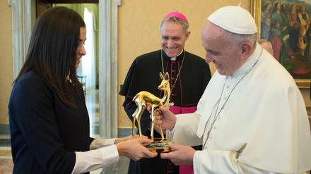 Der Pontifex nahm den Bambi bereits am vergangenen Donnerstag in Rom entgegen.
