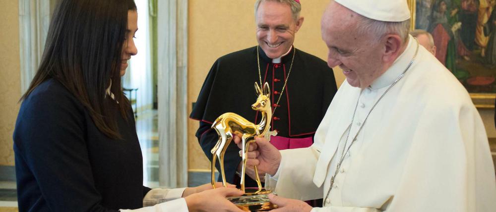 Der Pontifex nahm den Bambi bereits am vergangenen Donnerstag in Rom entgegen.