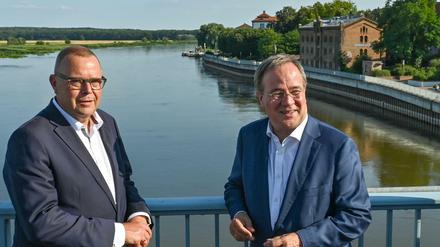 Vor harten Wochen in Brandenburg: Landesparteichef Michael Stübgen und CDU-Kanzlerkandidat Armin Laschet, hier an der Grenze zwischen dem polnischen Slubice und Frankfurt (Oder).