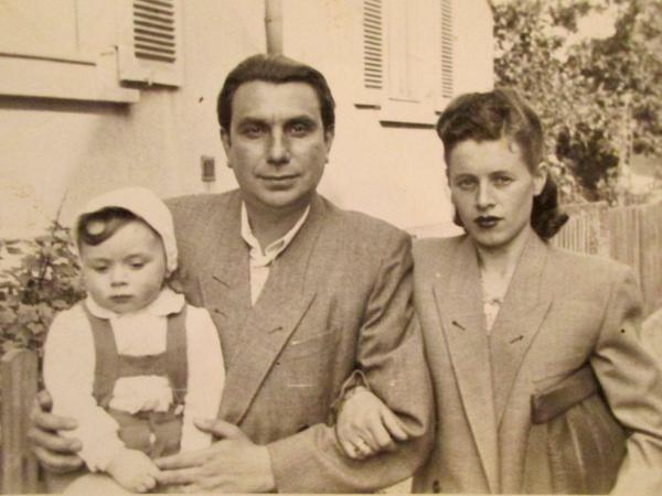 Aron und Lea Waks mit Sohn Ruwen, etwa 1950