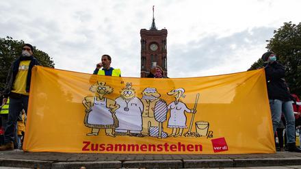 Demonstration Mitte Oktober von Verdi für Gehaltserhöhungen von 4,8 Prozent, mindestens aber 150 Euro monatlich