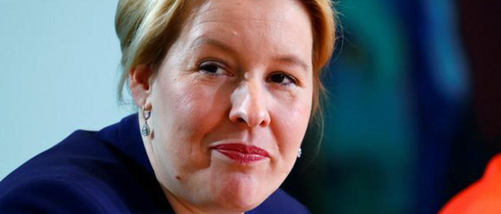 Bundesfamilienministerin Franziska Giffey (SPD) will in die Hauptstadtpolitik einsteigen - die Affäre ihres Mannes belastet dabei.