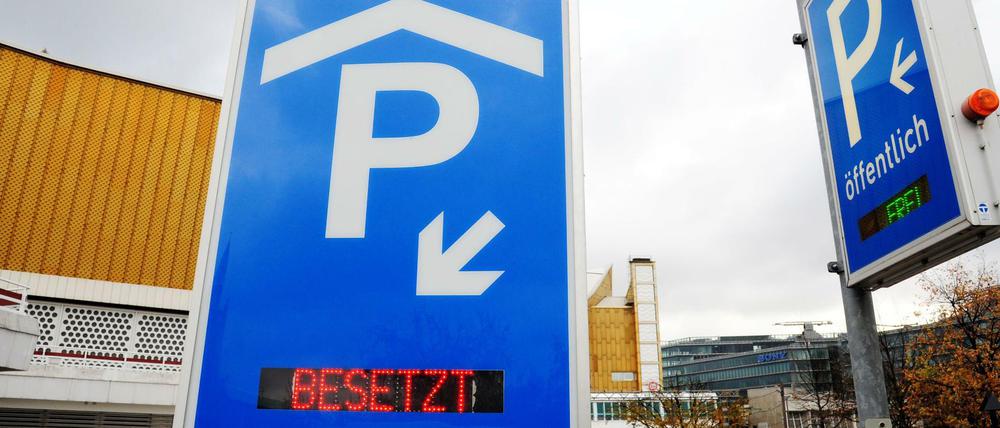 Parken ohne Platz. Berlins Linke will den Raum andern Verkehrsteilnehmern zuschieben. 