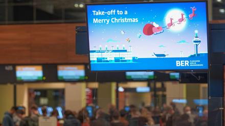 Ein weihnachtlicher Gruß am Flughafen BER: Am Freitag wurde mit 36.000 Fluggäste gerechnet. 