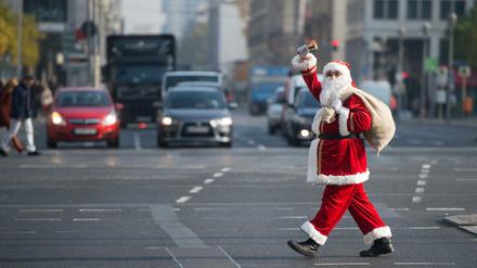 Mitte November gibt es einen großen Ansturm auf die Weihnachtsmann-Vermittlungen.