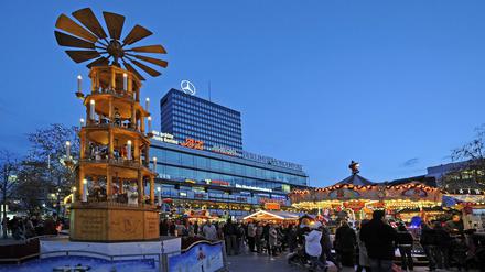 Der Weihnachtsmarkt vor dem Europacenter auf dem Breitscheidplatz.