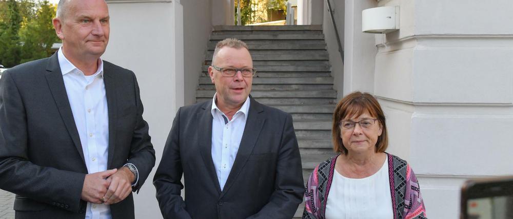 Brandenburgs Ministerpräsident Dietmar Woidke (l-r, SPD), Michael Stübgen (CDU), komm. Vorsitzender und Ursula Nonnemacher Fraktionsvorsitzende der Grünen