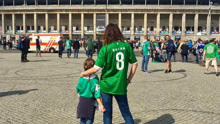 Unsere Autorin war mit ihrer Tochter im Berliner Olympiastadion, um ihre Lieblingsmannschaft gegen Hertha BSC endlich einmal live anzuschauen. 