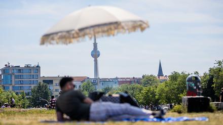 Sommer in der Stadt. Nach zwei Jahren der Corona-Einschränkungen hat es dieses Wochenende viele nach Berlin gezogen.