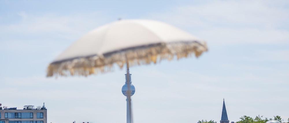 Sommer in der Stadt. Nach zwei Jahren der Corona-Einschränkungen hat es dieses Wochenende viele nach Berlin gezogen.