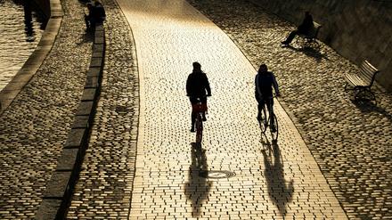 Bei Sonnenschein wird besonders viel Fahrrad gefahren. Der Anteil des Fußverkehrs bleibt dagegen bei jedem Wetter konstant.