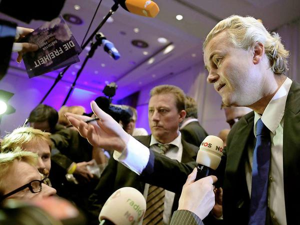Der niederländische Politiker und Islamkritiker Geert Wilders gab am 02.Oktober im Hotel Berlin nach seiner Rede Autogramme und Interviews. Eingeladen wurde er von Stadtkewitz.