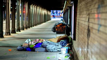Damit Obdachlose kalte Nächte nicht auf der Straße verbringen müssen, läuft momentan die Suche nach geeigneten Räumen (Archivbild).