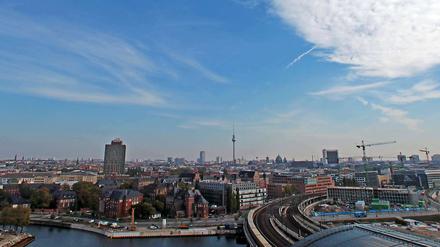 Berlins Sykline, sofern man diesen Begriff hier überhaupt verwenden kann. Viele herausragende Gebäude gibt es jedenfalls nicht.