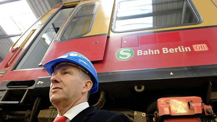 Berlins Regierender Bürgermeister Klaus Wowereit besucht im Stadtbezirk Treptow-Köpenick das S-Bahn-Werk Grünau. 
