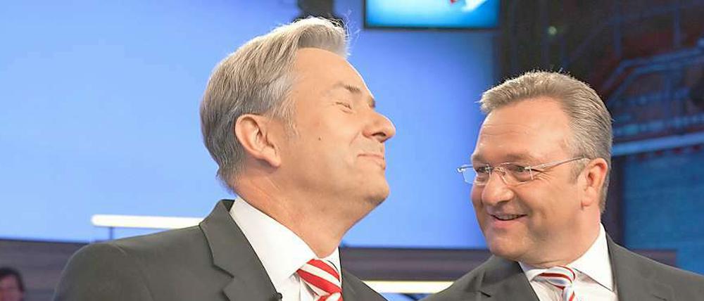 Da waren sie noch Rivalen: Klaus Wowereit (l.) und Frank Henkel beim TV-Duell vor der Berlin-Wahl. Allerdings wirkt es so, als hätten sie sich schon damals ganz gut riechen können.