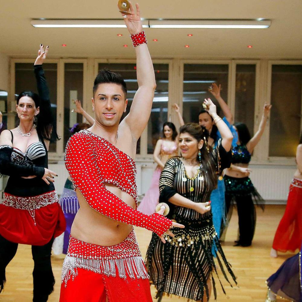 Bauchtanz aus Reinickendorf: Zadiel Sasmaz lässt die Frauen tanzen - und  Männer