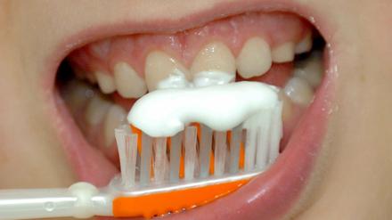In vielen Familien wird auf die Zahnpflege der Kinder zu wenig Wert gelegt.