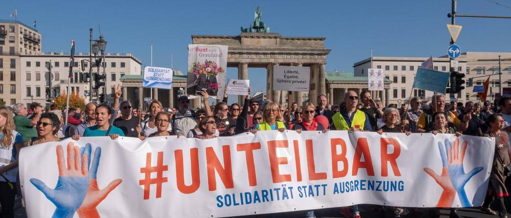 Teilnehmer der #Unteilbar-Demo in Berlin.