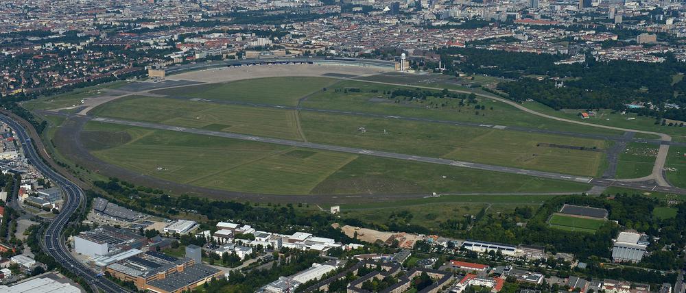 Fahren statt fliegen. Könnten hier bald Rennautos ihre Kreise drehen? Groß genug wäre das Gelände des ehemaligen Flughafens Tempelhof in jedem Fall. Für viele Anrainer wäre das ein Graus.