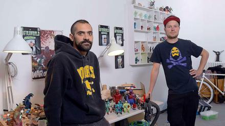 Pablo Perra und Lucas Rellecke gießen in ihrer Werkstatt selbst gestaltete Actionfiguren aus Kunstharz – und können mittlerweile sogar von ihrem Handwerk leben. 