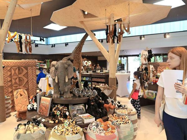 Den Shop im Berliner Zoo betreibt das Unternehmen "Wild Republic" mit afrikanischem Design und Tierfiguren aus aller Welt. 