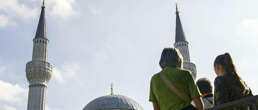 Homosexuelle und Muslime haben sich in der Berliner Sehitlik-Moschee getroffen.