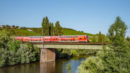Doppelstockzug der Bauart 760 von Wedler-Franz-Logistik (WFL) aus Potsdam