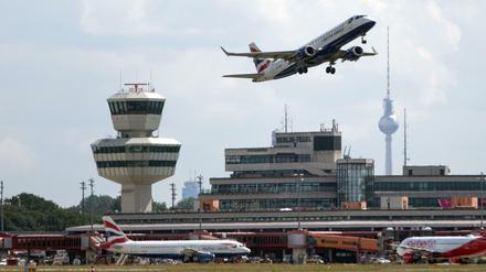 Ein Flugzeug der Gesellschaft British Airways startet 2017 am Flughafen Tegel (Symbolbild).