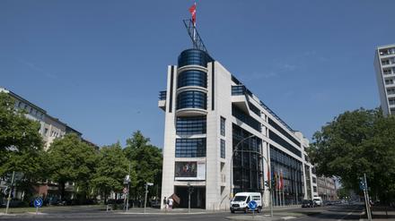 Die SPD-Parteizentrale in Kreuzberg, hier noch mit intakter Fassade.