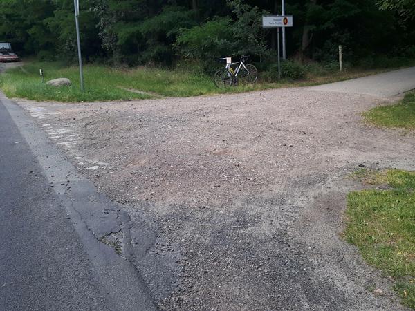 Dokumentiertes Desinteresse: Mit Schotter beginnt der Europaradweg R1 in Beelitz-Heilstätten seit mehr als zehn Jahren.